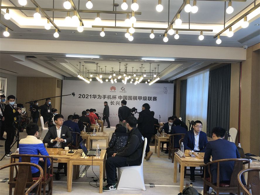 斯基拉表示，桑乔目前不在曼联的计划中，他在与滕哈赫闹翻后已经准备离开。